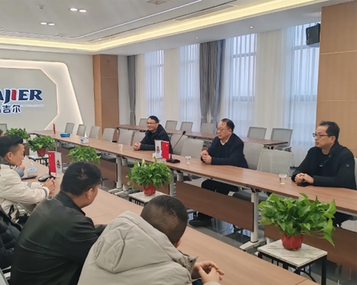 ���ҽӴ���������Э����ϯһ��ݰ����������ҵ԰�����е��У�